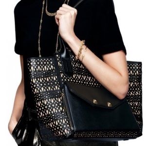 Stella & dot purse with detachable clutch